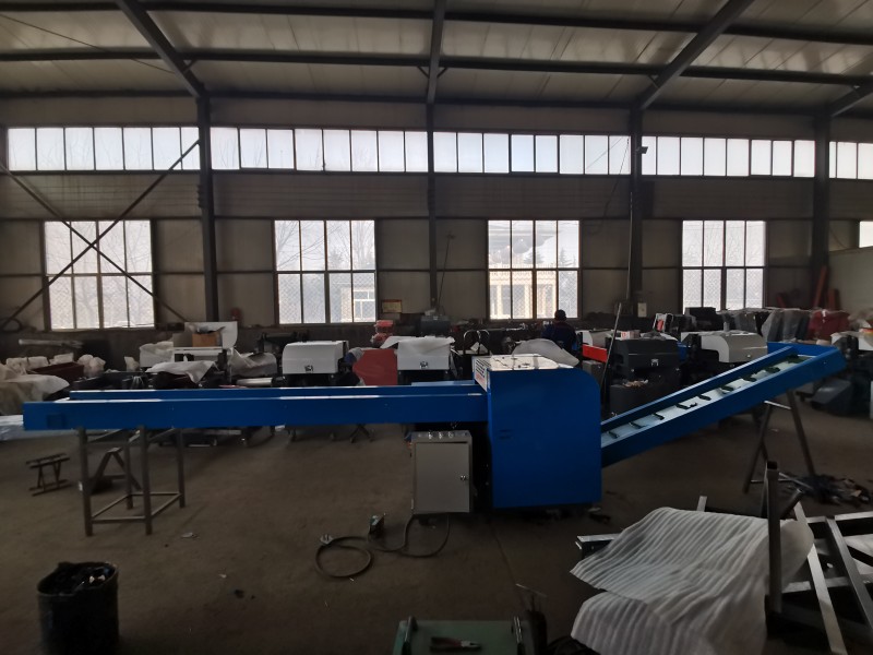 加长输送带旧衣服切断机碎布机