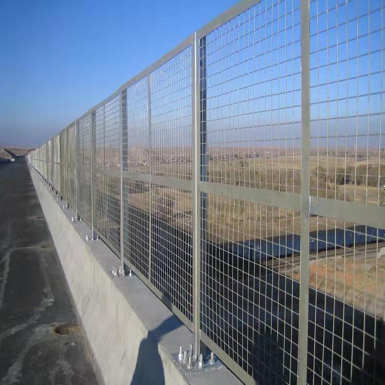 高速公路护栏网 道路护栏网生产厂家 河北楚航丝网品牌