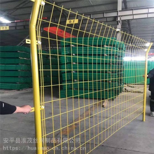 圈地铁丝隔离网 花园焊接护栏网 球场施工围墙网围栏