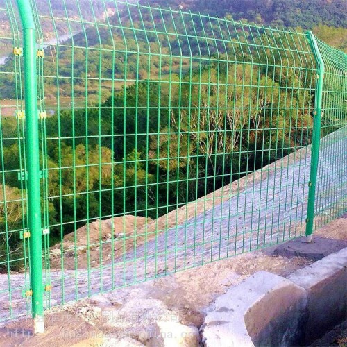 山区圈山焊接网 围地封闭围网 圈地养殖围栏网