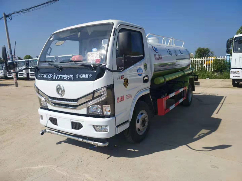 东风5吨洒水车