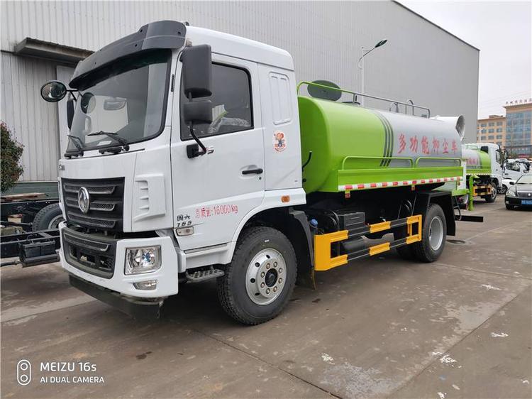 东风F5型12吨洒水车